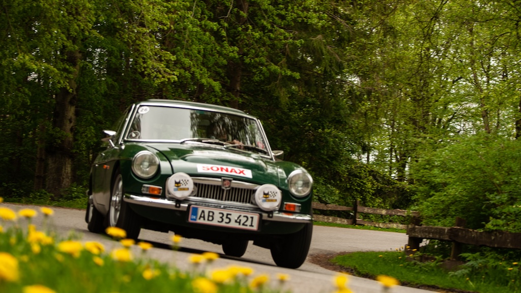 Den flotte grønne MGB med Egon Brix Jørgensen og Jens B. Andersen fra hjemmeklubben, DHMC er her på vej ad små veje nord for Vemmedrup ved Køge under 2. afdeling af SONAX DASU Classic 2024.
(Foto: rallypics.dk-Viggo Johansen)